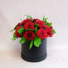 Load image into Gallery viewer, Valentine&#39;s Rose Hatbox